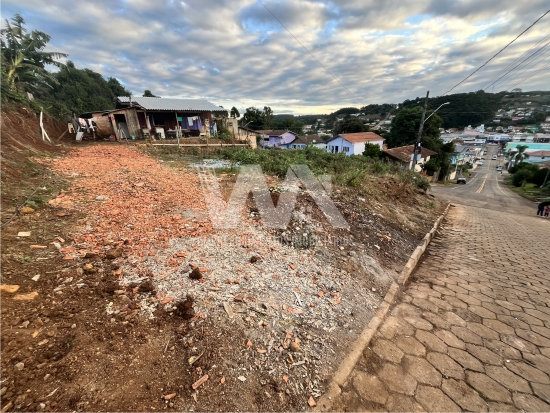Lote de esquina à venda
